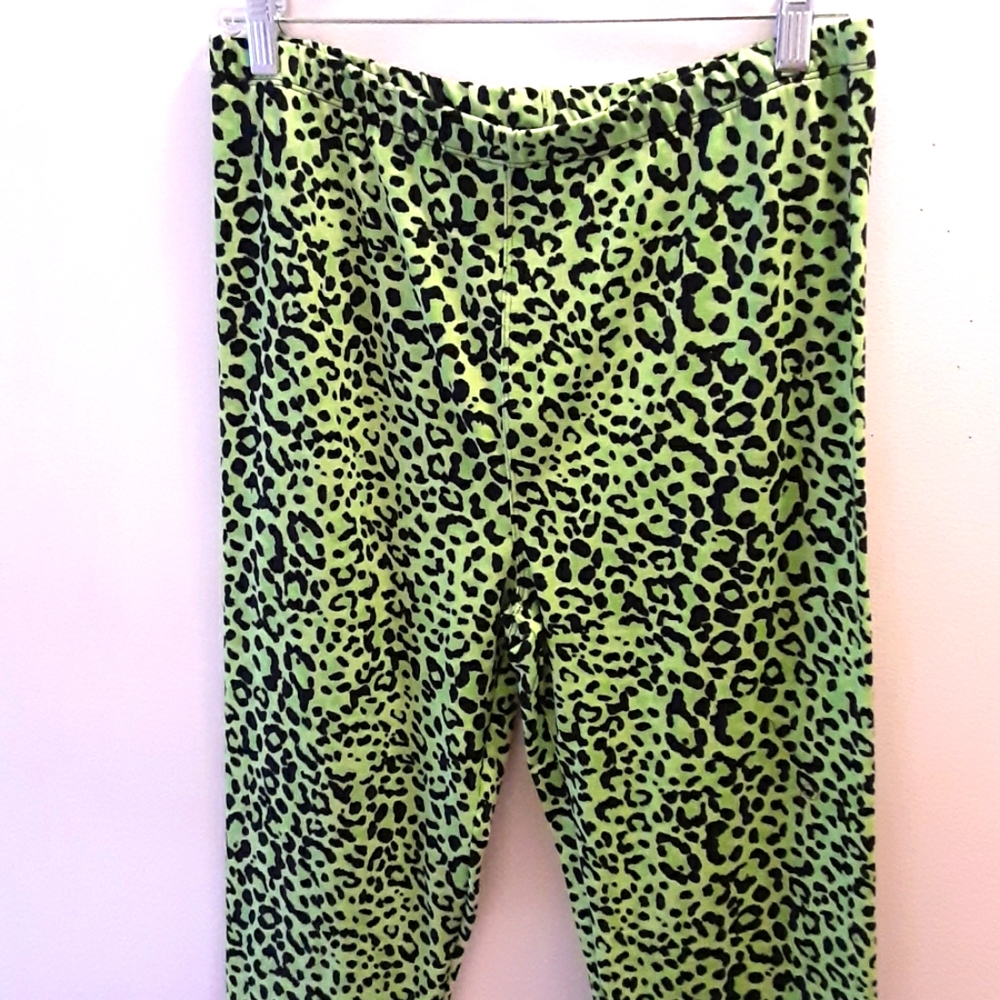 NWOT Women Green Leppard Leggings